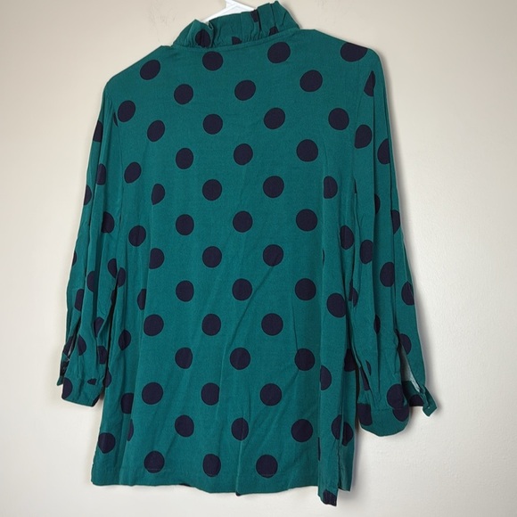Crown & Ivy Emerald Green Dotted 3/4 Sleeve Ruffle Neck Printed Top Size Small - Picture 8 of 8